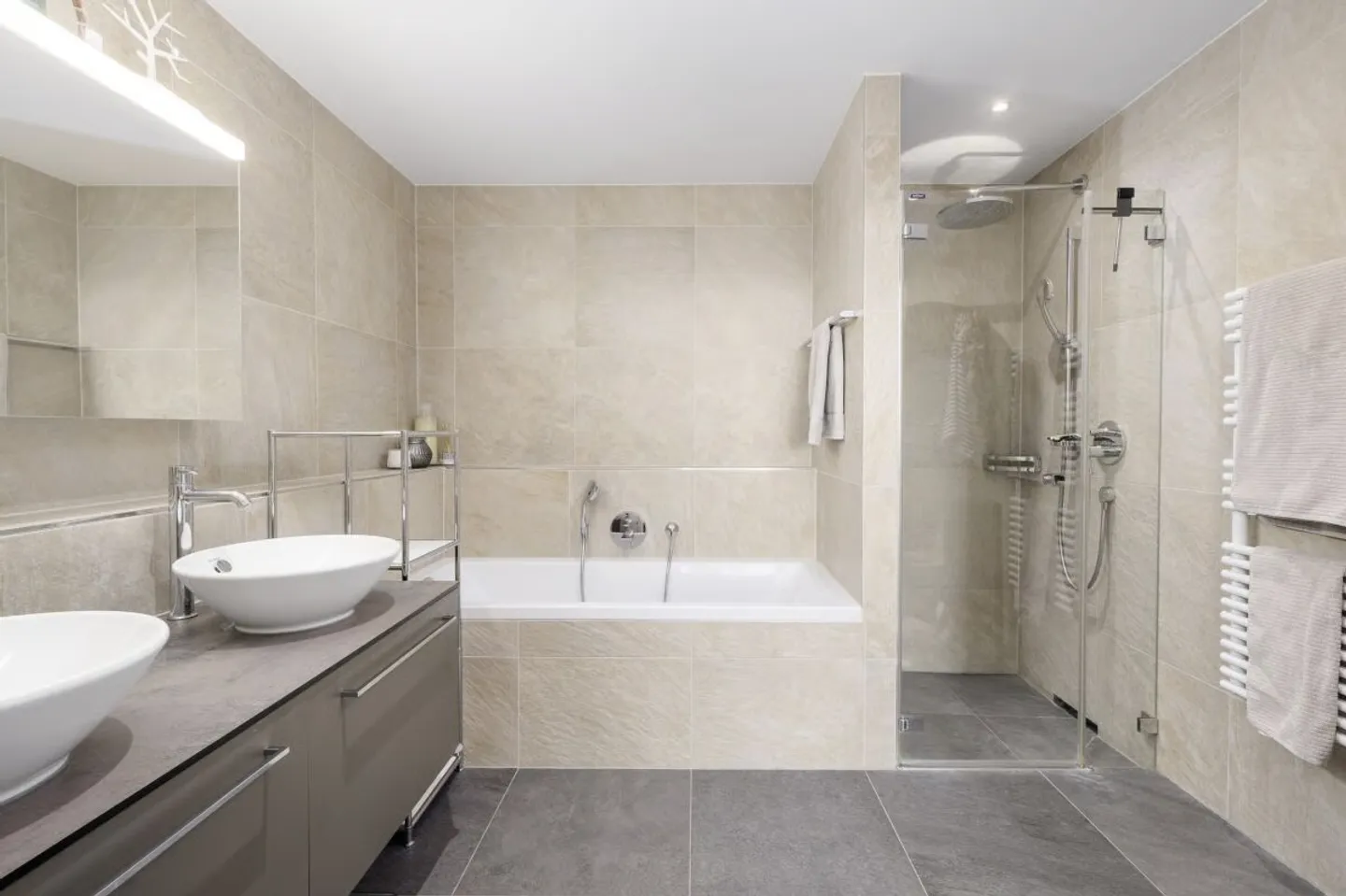 Stilvolle Wohnung mit atemberaubender Aussicht - Foto 6 von 7