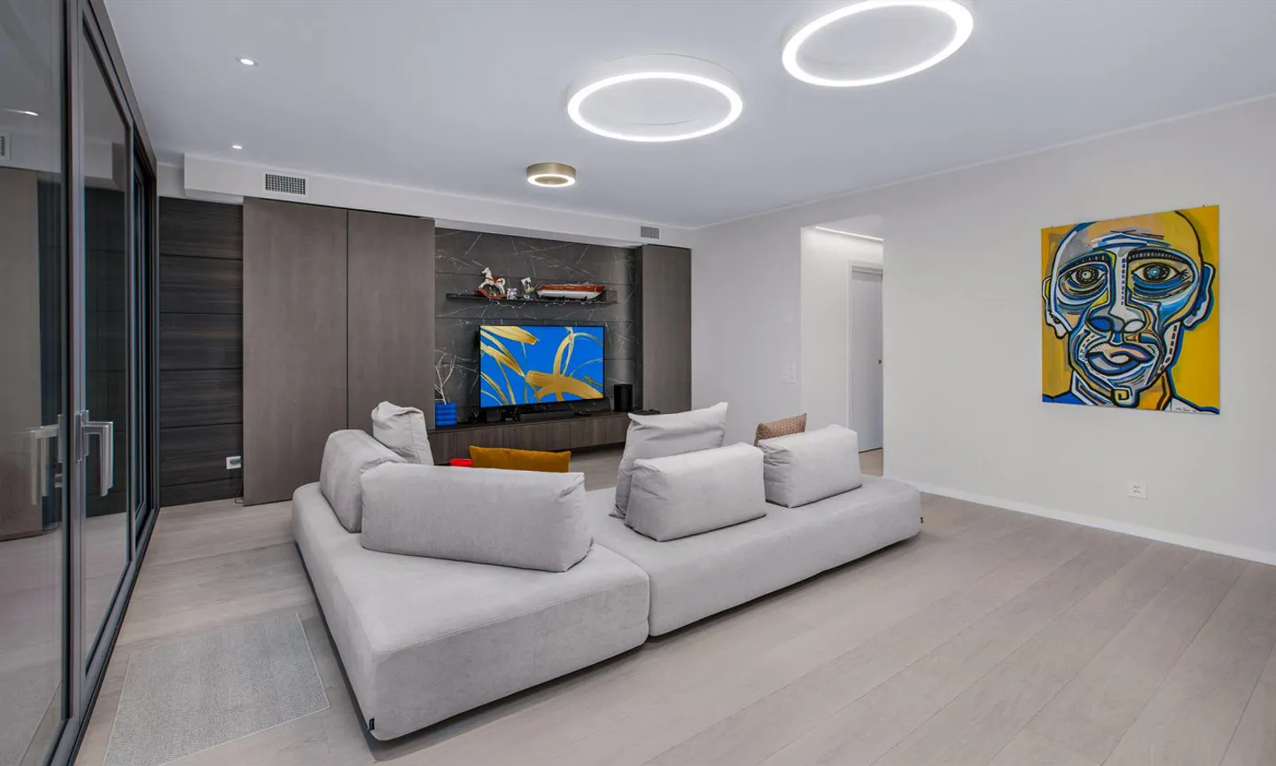 Elegant 3.5 Room Apartment with Terrace and Free View of Lugano - Photo 3 of 10