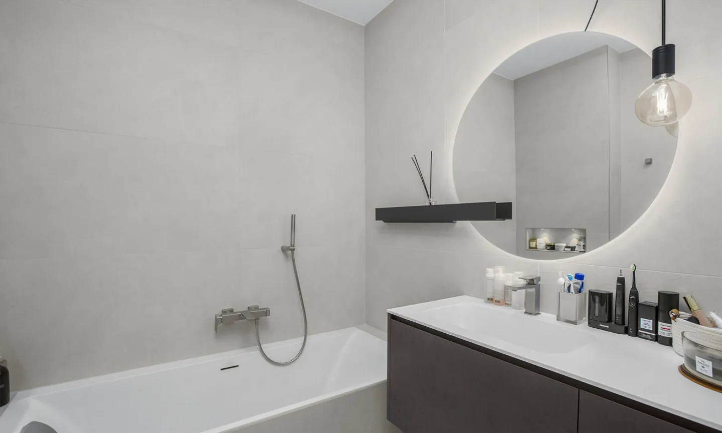 Elegant 3.5 Room Apartment with Terrace and Free View of Lugano - Photo 6 of 10