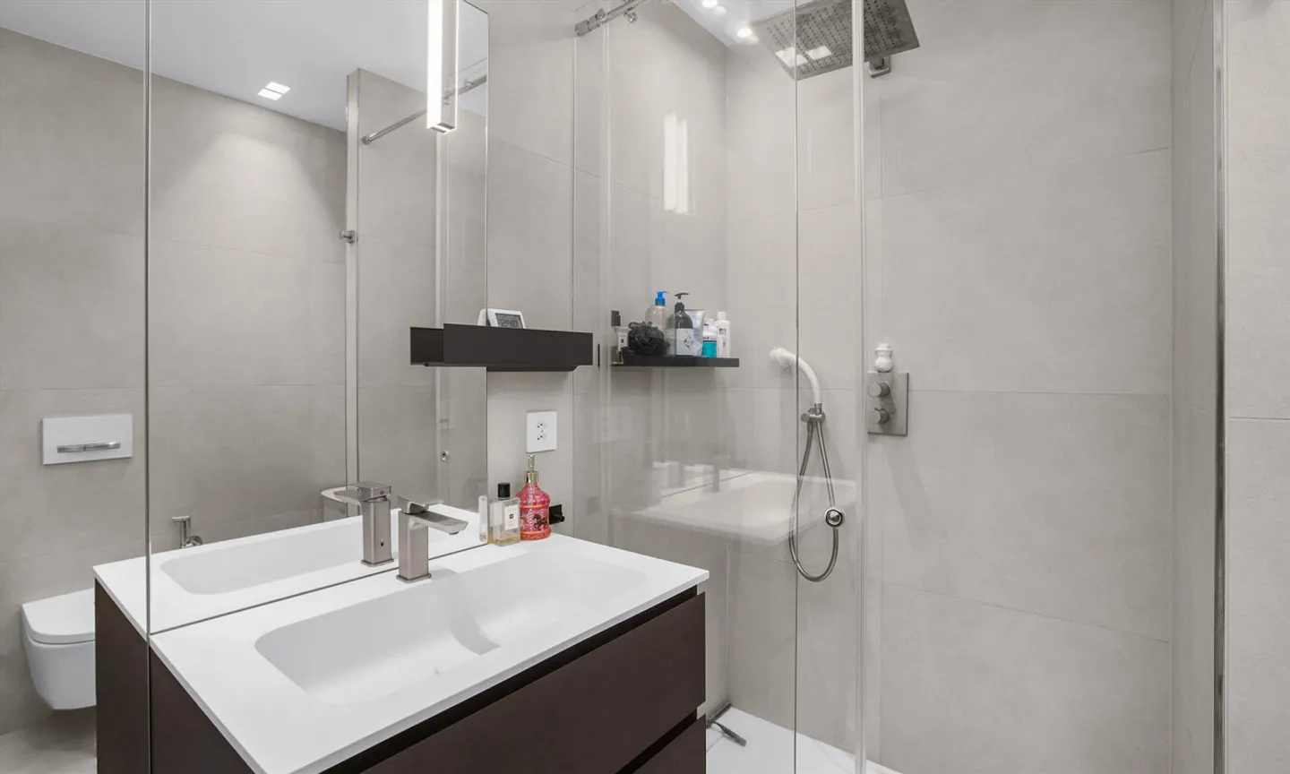 Elegant 3.5 Room Apartment with Terrace and Free View of Lugano - Photo 8 of 10