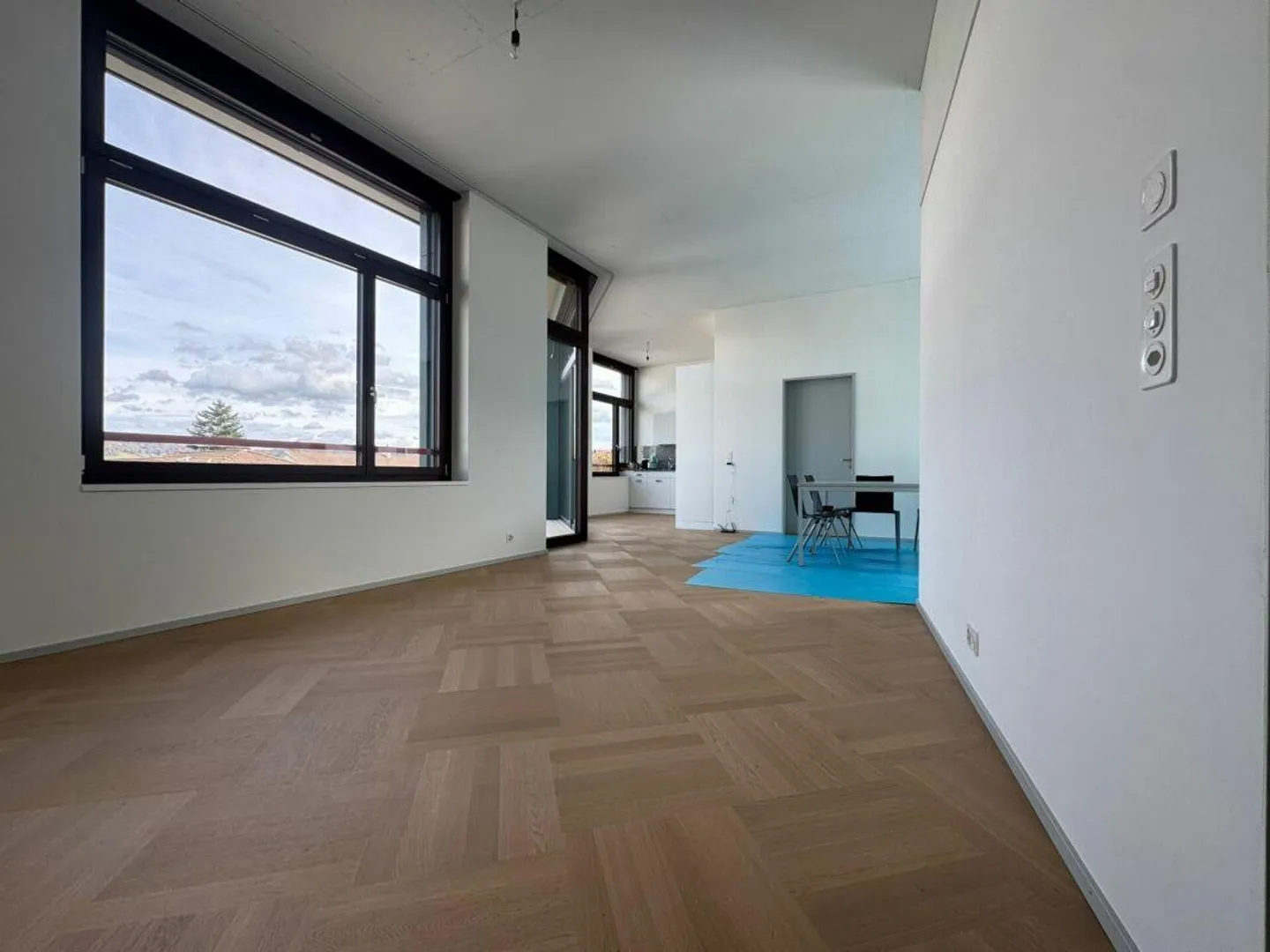 Floor-to-ceiling apartment in the new construction project "Chrüzacher" - Photo 3 of 12