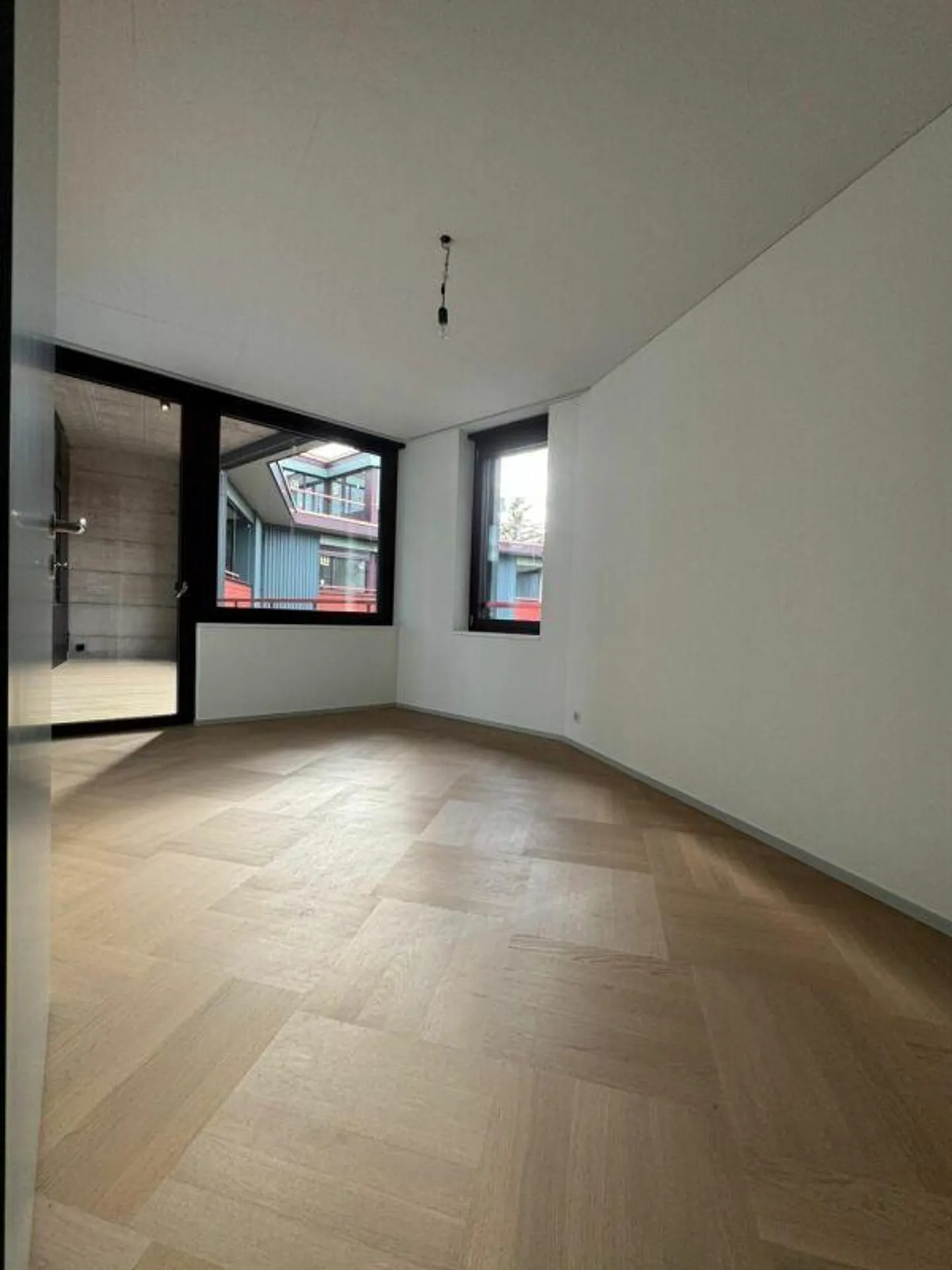 Floor-to-ceiling apartment in the new construction project "Chrüzacher" - Photo 4 of 12
