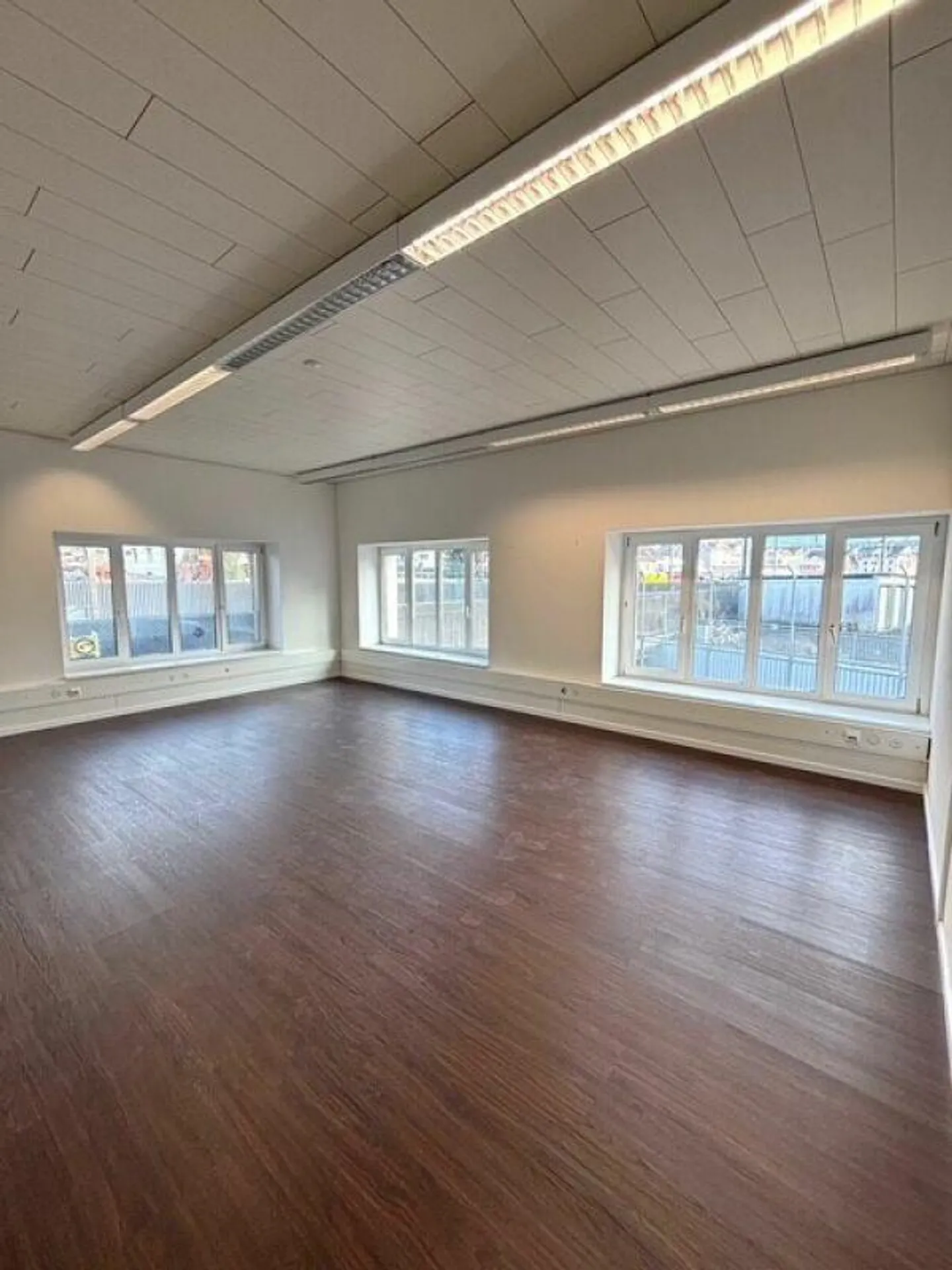 Practical Office Space near Seewen Train Station - Photo 1 of 8