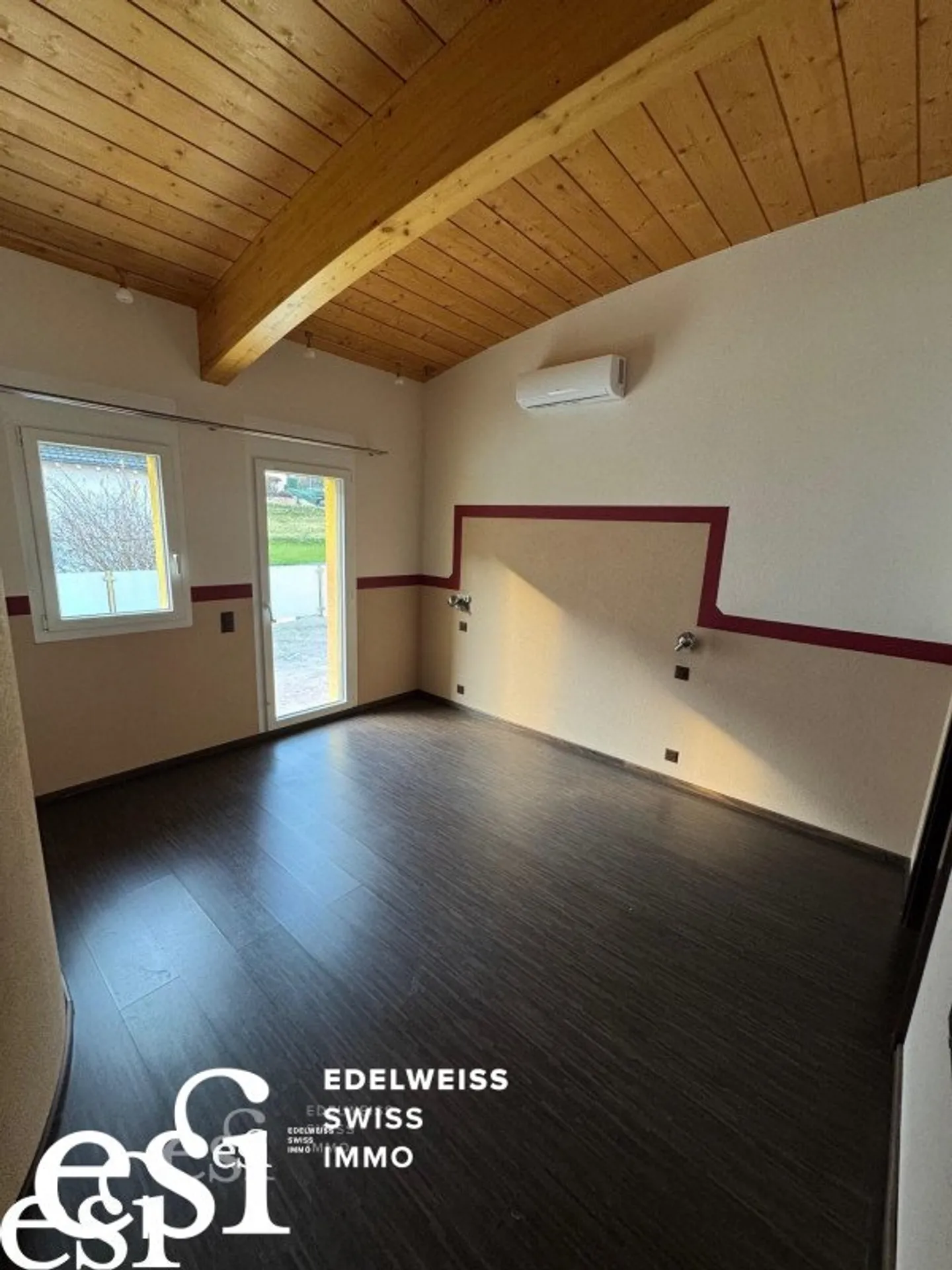 Spaziosa villa indipendente di 5,5 locali e la sua dependance a Muraz - Foto 10 di 25
