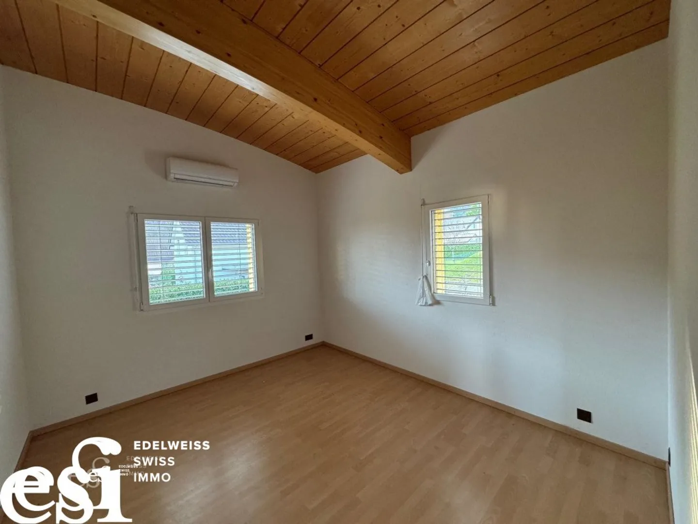 Spaziosa villa indipendente di 5,5 locali e la sua dependance a Muraz - Foto 11 di 25