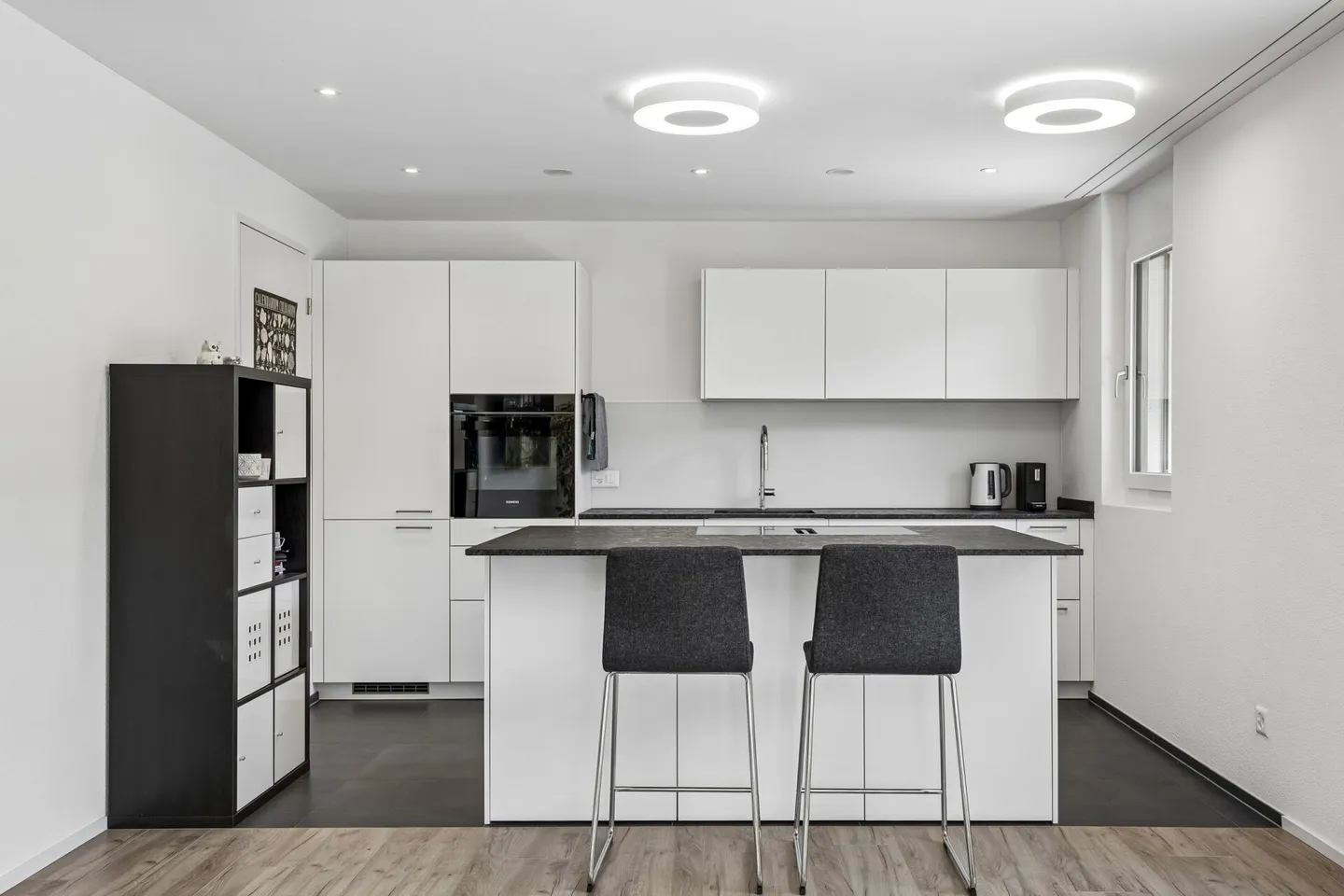 Appartement de jardin 2.5 pièces presque neuf avec beaucoup de lumière du jour - Photo 6 sur 13