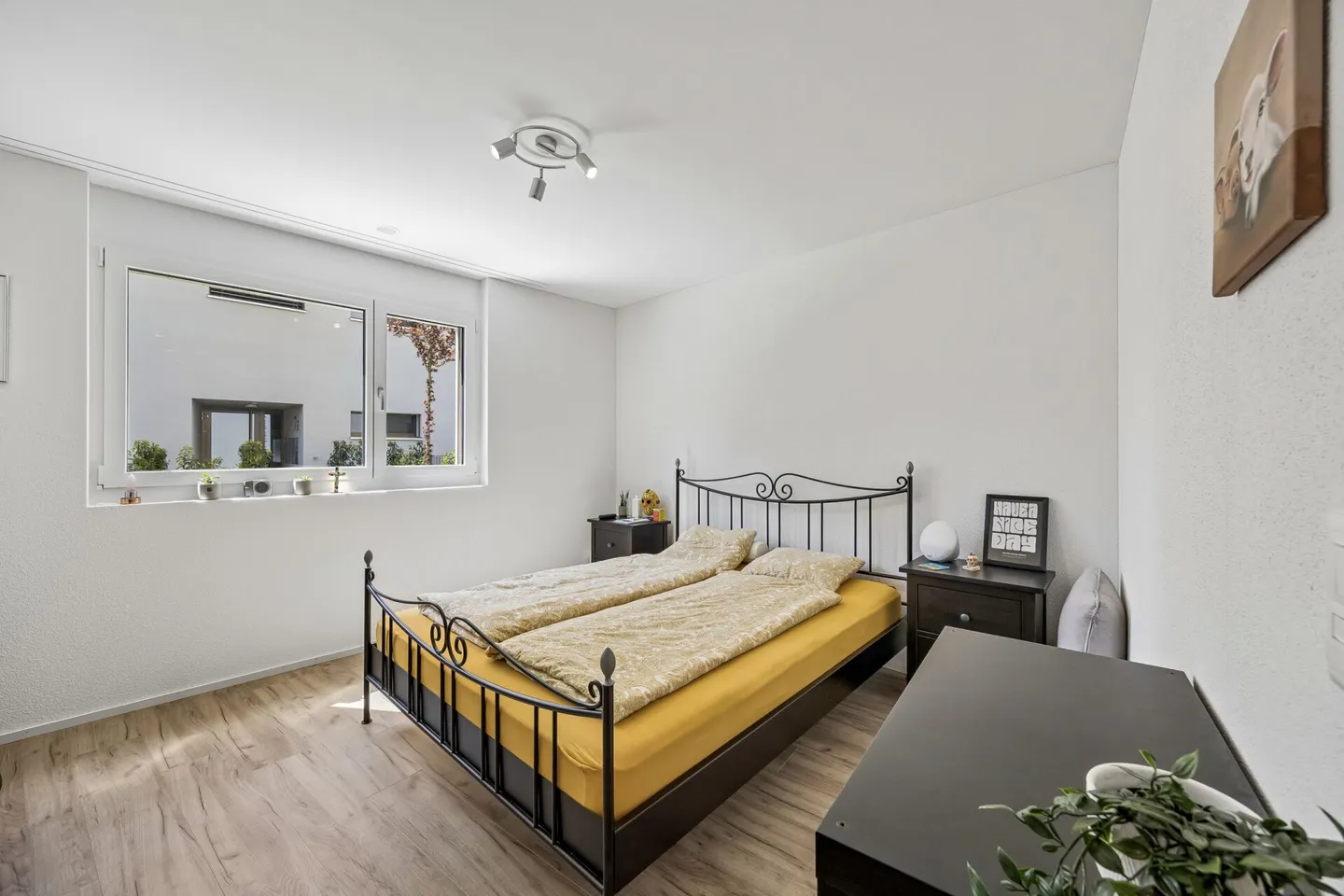 Appartement de jardin 2.5 pièces presque neuf avec beaucoup de lumière du jour - Photo 7 sur 13