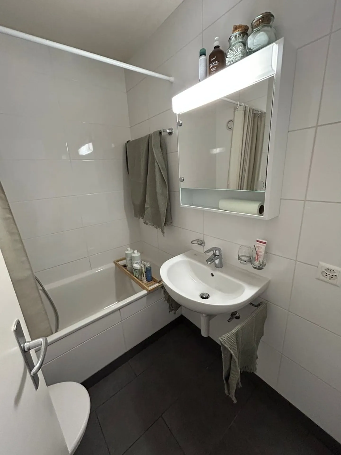 Charmante 2.5 Zimmer Wohnung - Foto 6 von 6