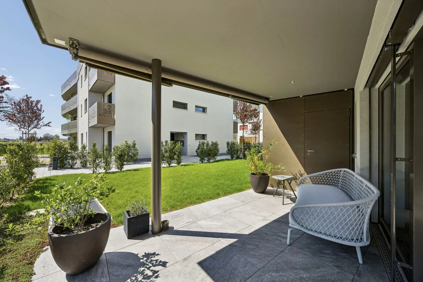 Appartement de jardin 2.5 pièces presque neuf avec beaucoup de lumière du jour - Photo 10 sur 13