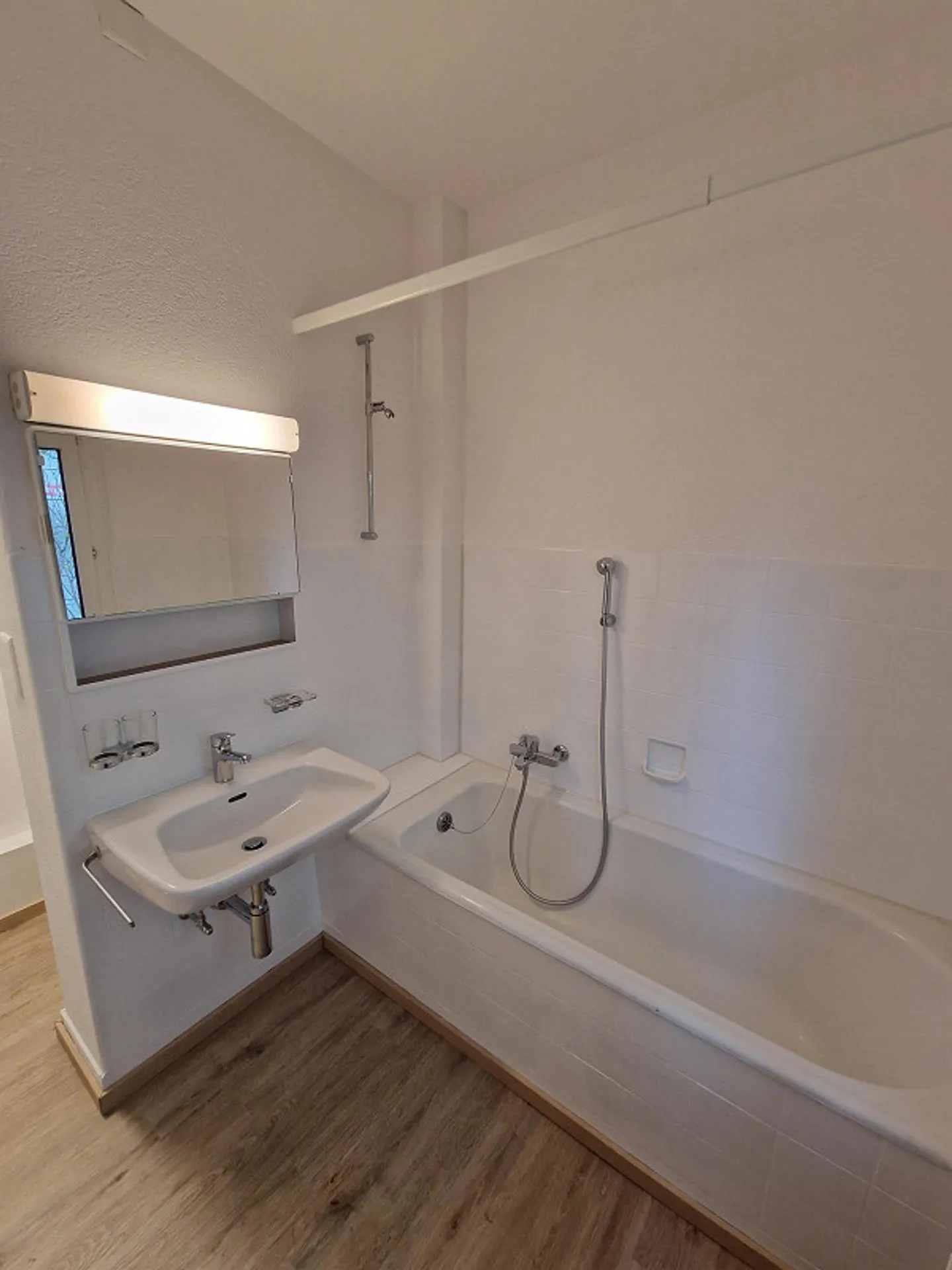 Appartamento 4.5 stanze / recentemente ristrutturato, posizione centrale, grande terrazza - Foto 7 di 9