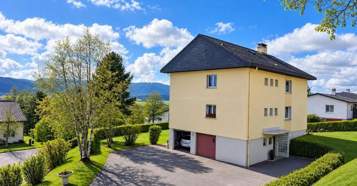 Casa indipendente composta da due appartamenti con grande giardino e due garage - Foto 3 di 11
