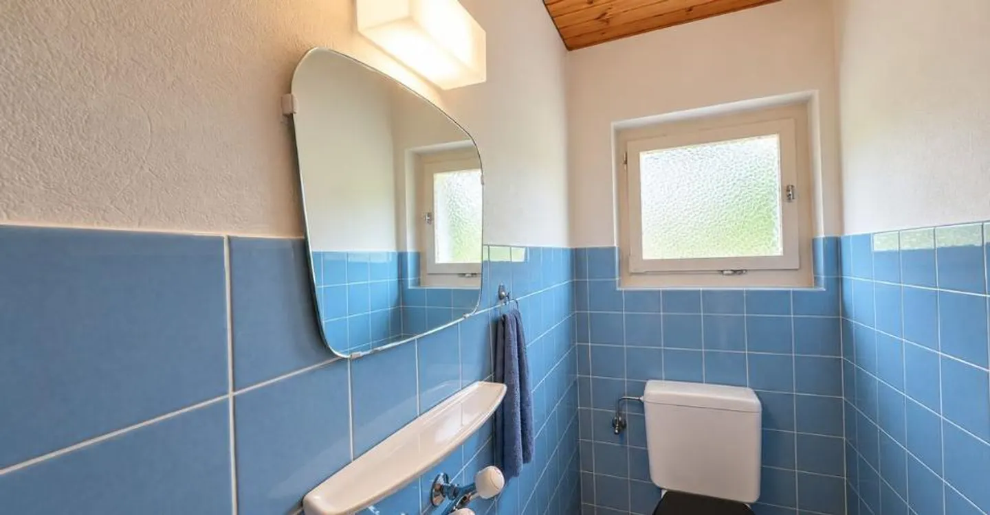 Casa indipendente composta da due appartamenti con grande giardino e due garage - Foto 10 di 11