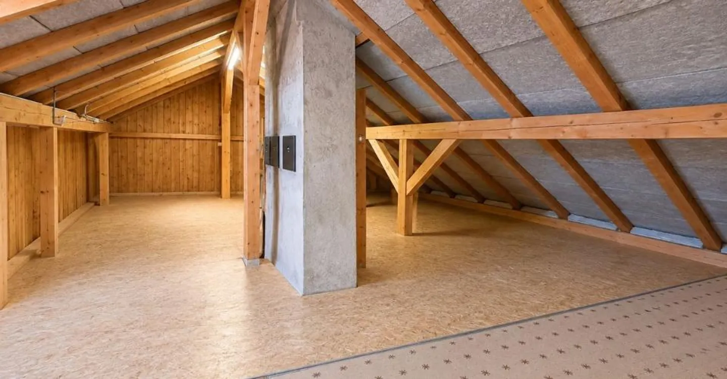 Casa indipendente composta da due appartamenti con grande giardino e due garage - Foto 11 di 11