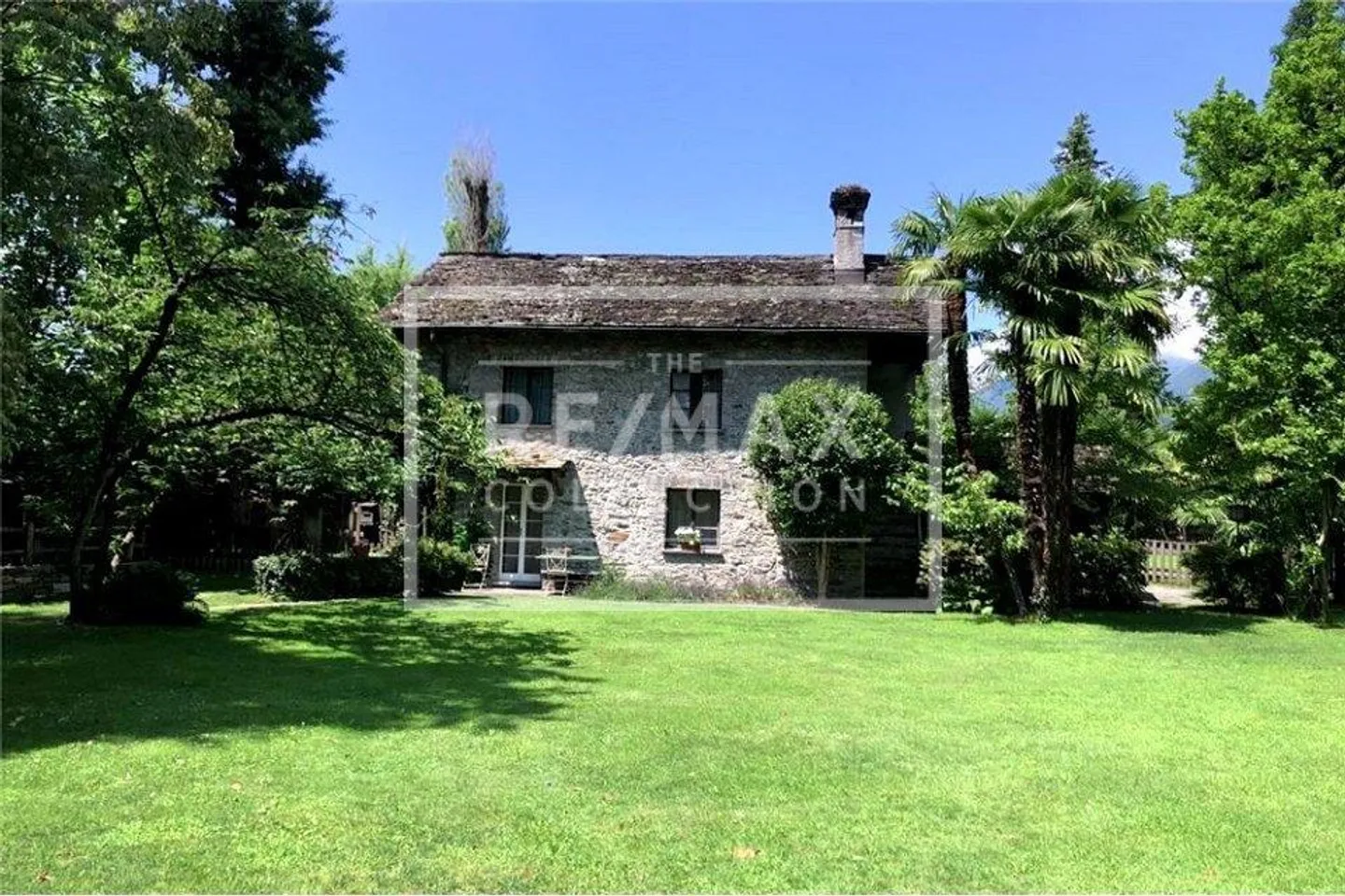 Villa con 15 stanze - Foto 5 di 7