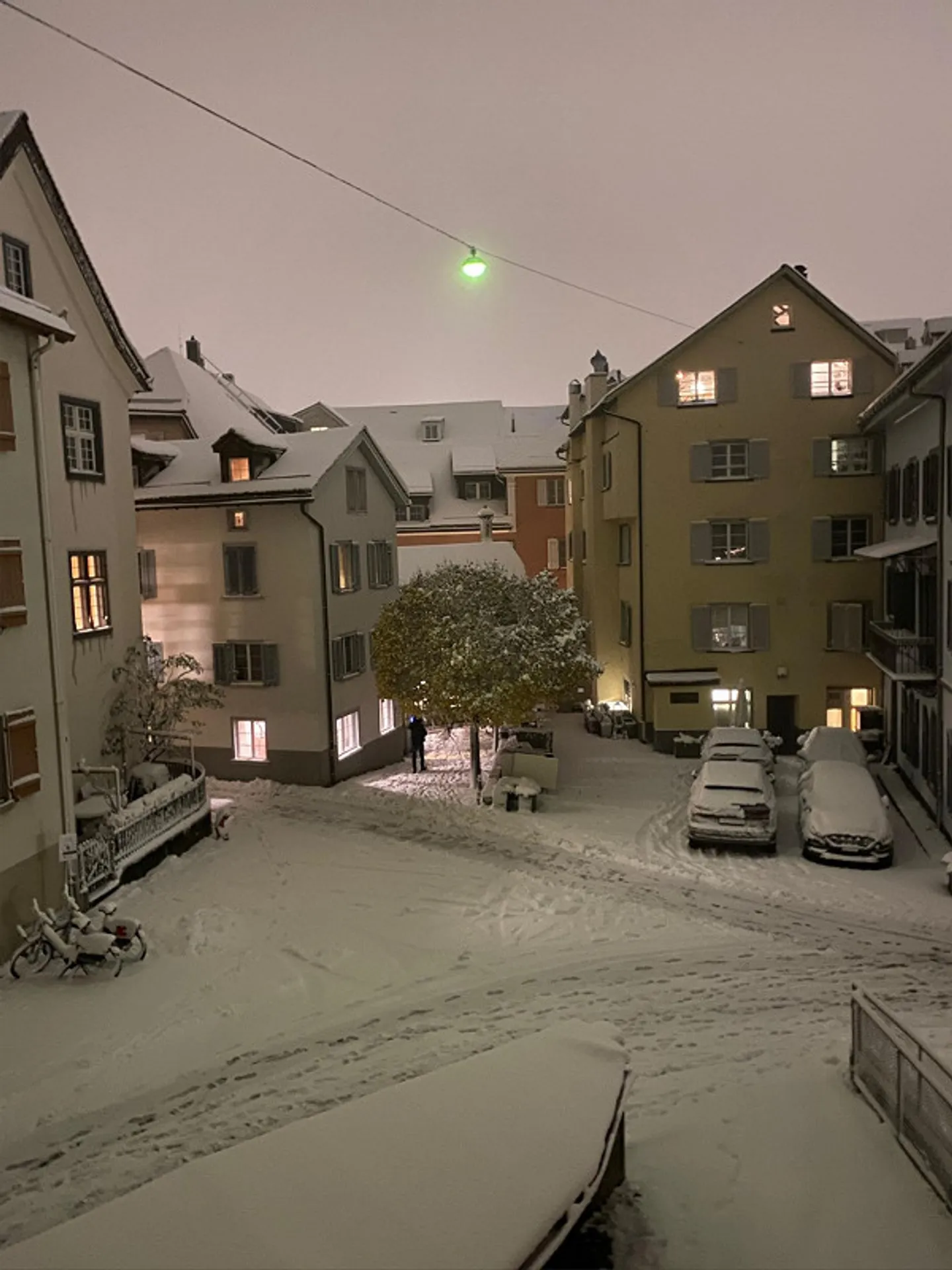 Appartement lumineux dans un ancien bâtiment dans la vieille ville avec terrasse sur le toit - Photo 4 sur 21