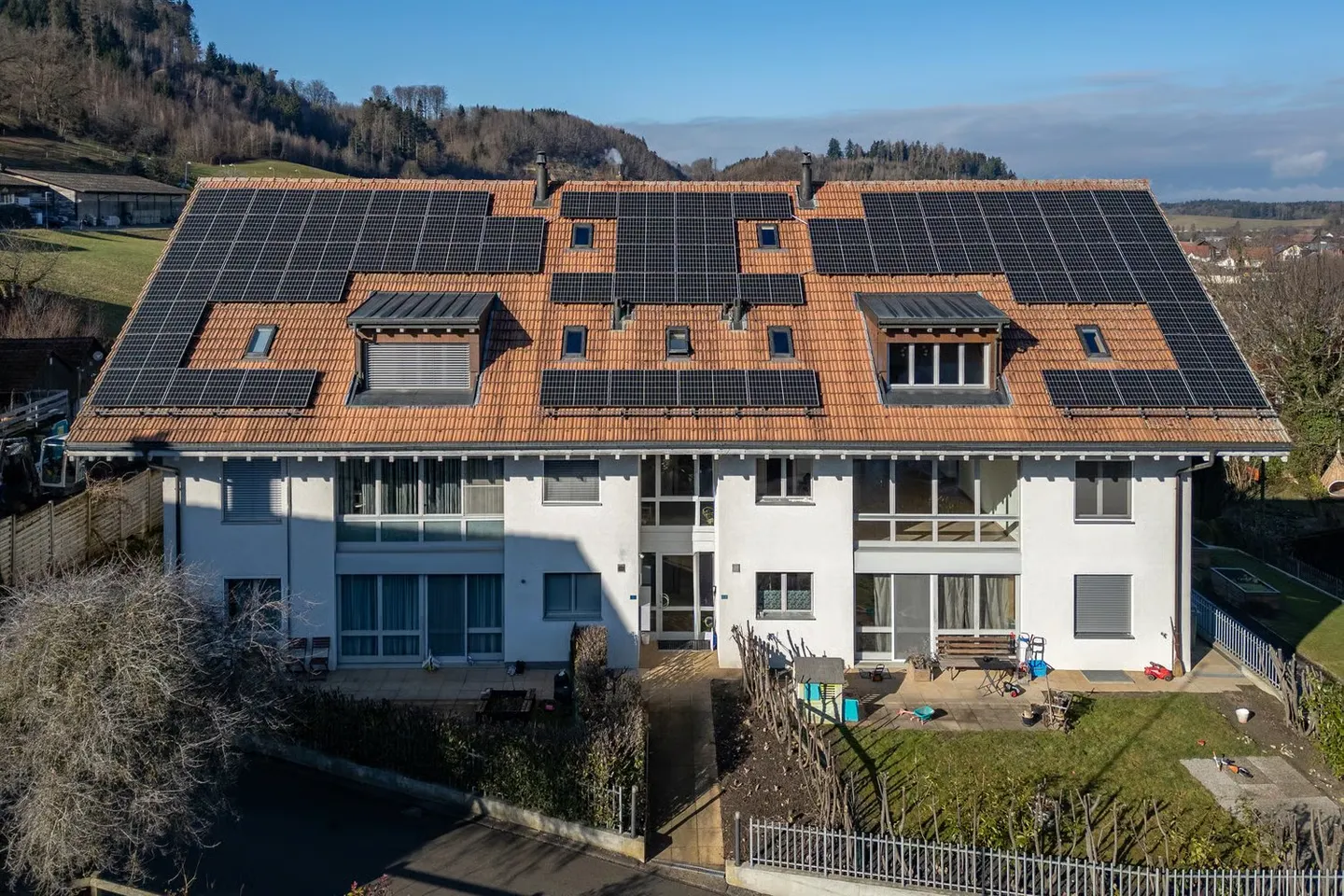 Large 4-room maisonette apartment with sauna and beautiful views in Schüpfen - Photo 2 of 16