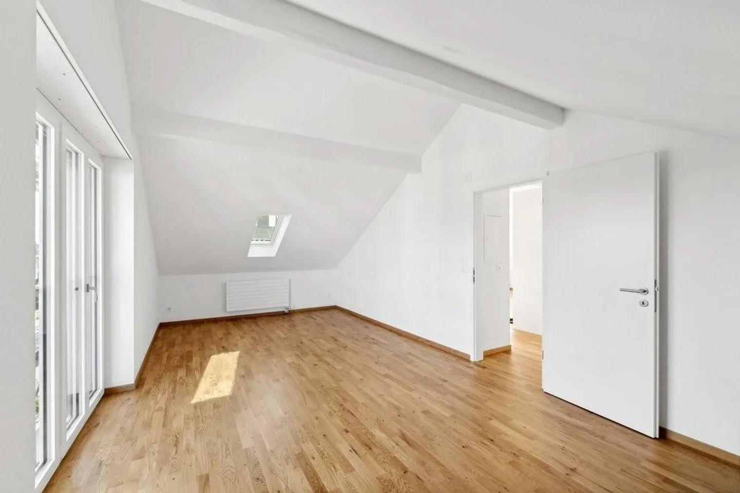 Appartamento mansardato appena ristrutturato in una proprietà tranquilla - Foto 8 di 8
