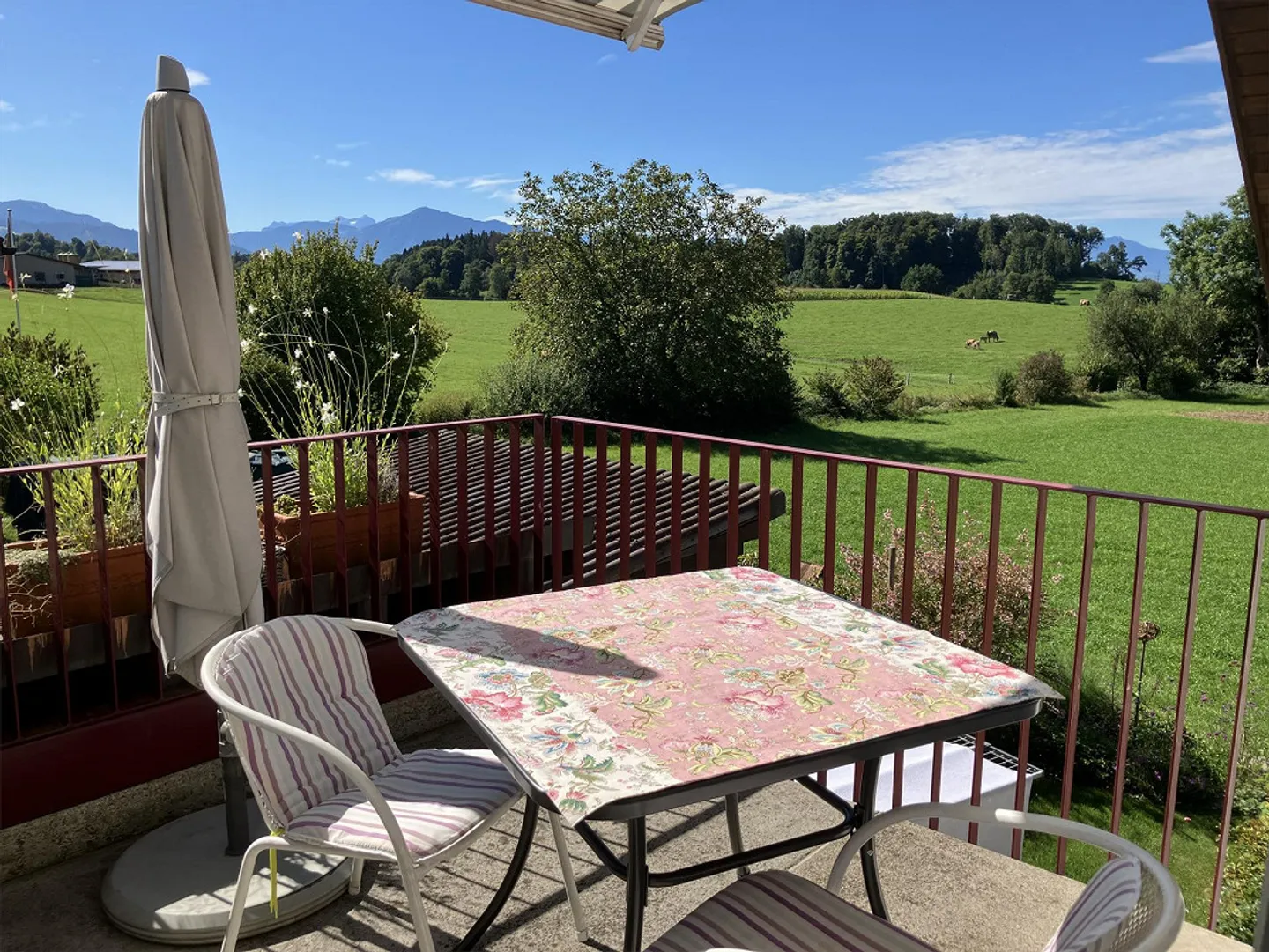 Extraordinary 3.5-room maisonette apartment in a quiet location - Photo 2 of 9