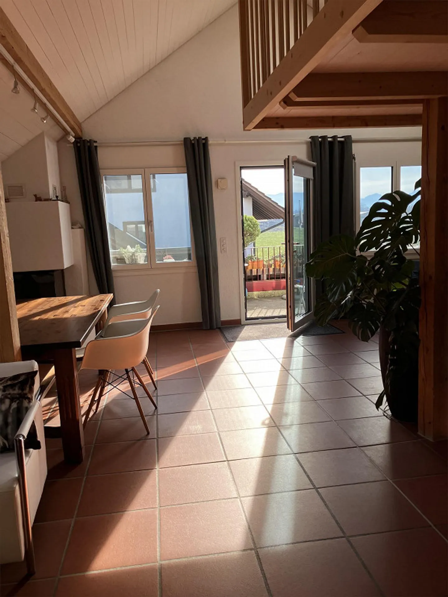 Extraordinary 3.5-room maisonette apartment in a quiet location - Photo 6 of 9