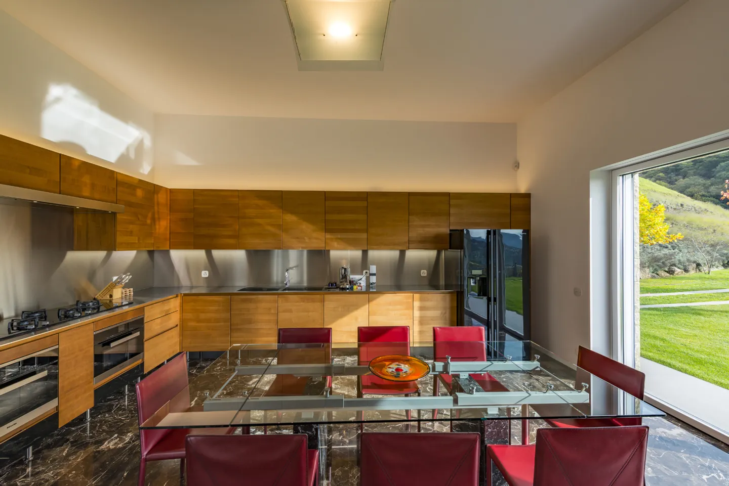 Luxurious villa immersed in greenery - Photo 12 of 13