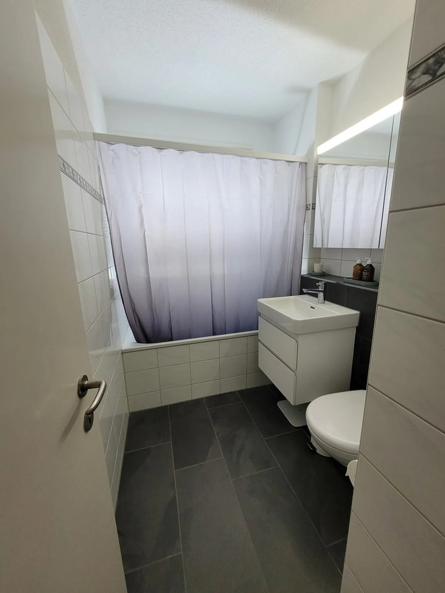 Appartement lumineux et spacieux de 4,5 pièces à louer - Photo 9 sur 10