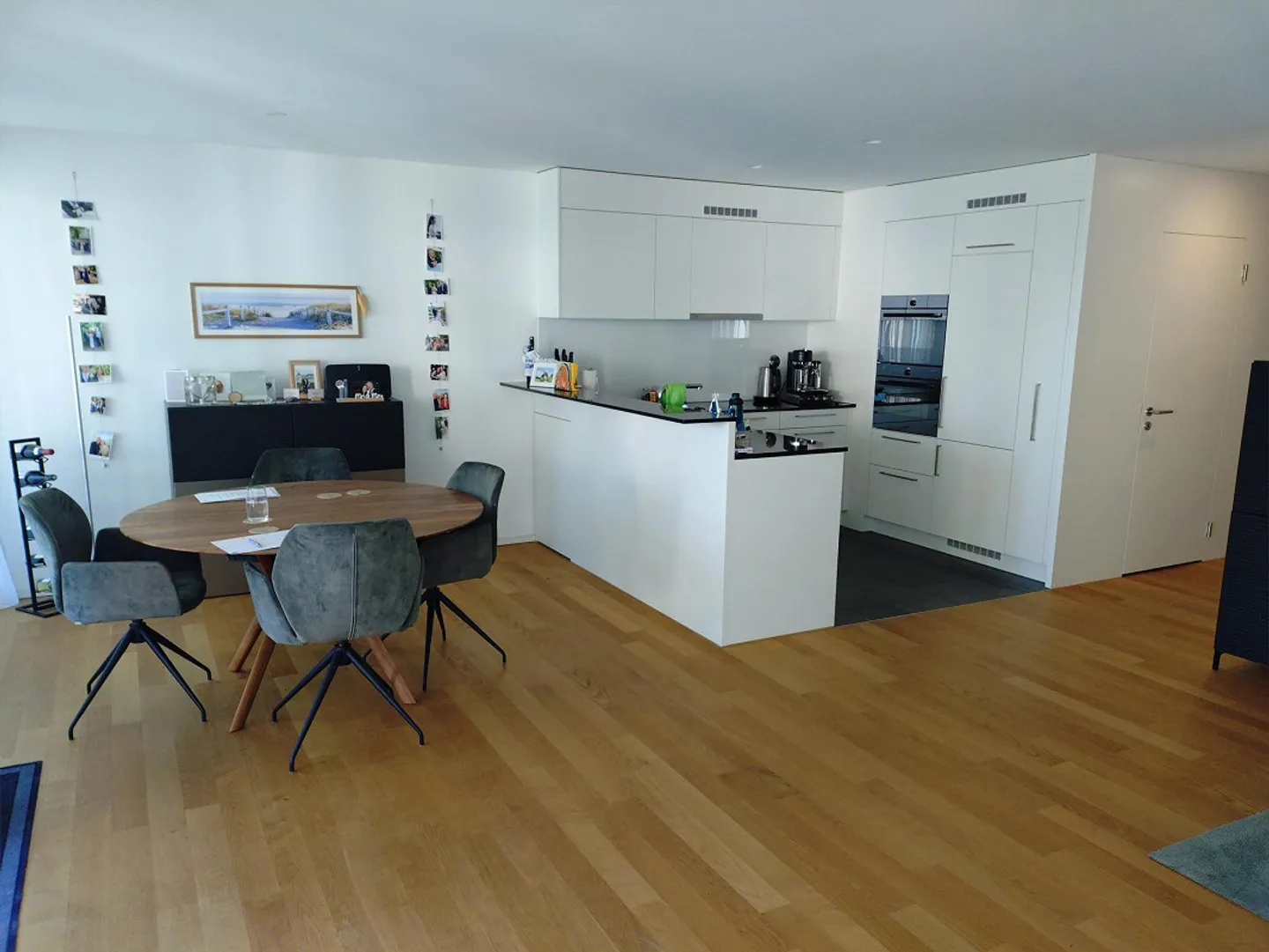 Appartement moderne, lumineux, spacieux et central de 3,5 pièces - Photo 3 sur 10