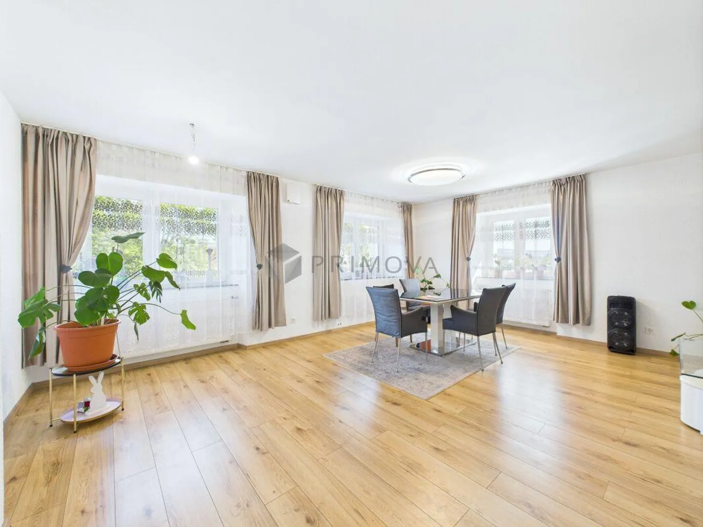 Where families grow and dreams are built - Multi-family house with expansion potential - Photo 6 of 17