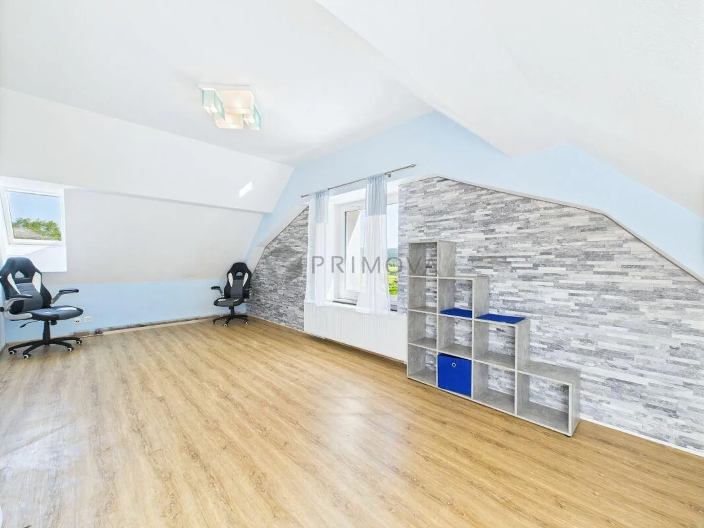 Where families grow and dreams are built - Multi-family house with expansion potential - Photo 10 of 17