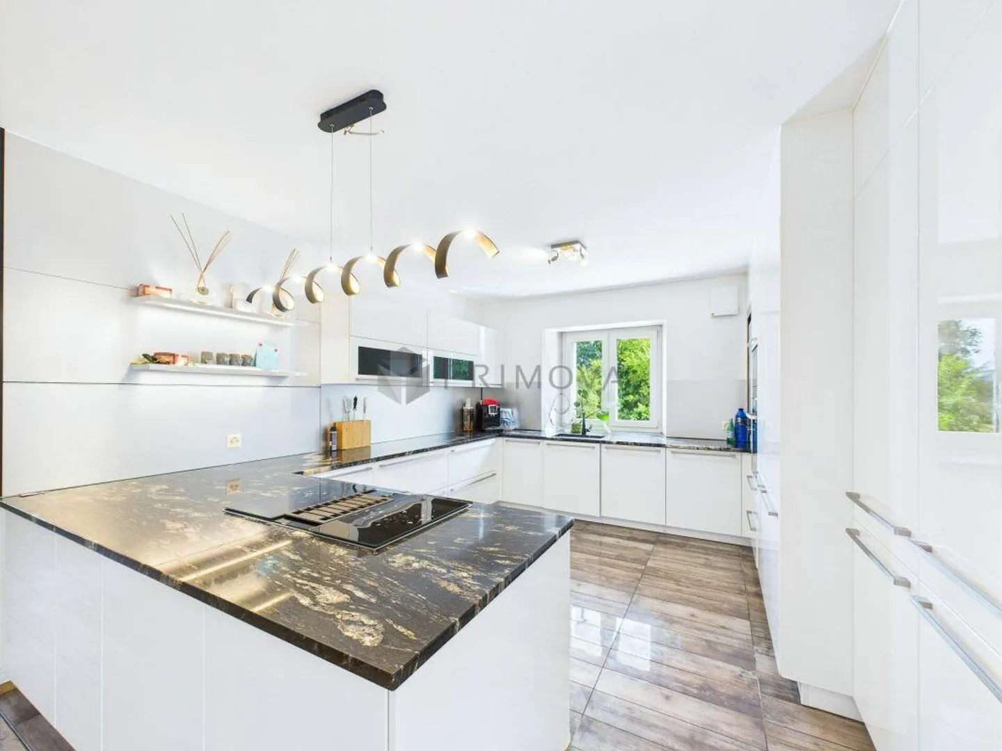 Where families grow and dreams are built - Multi-family house with expansion potential - Photo 5 of 17