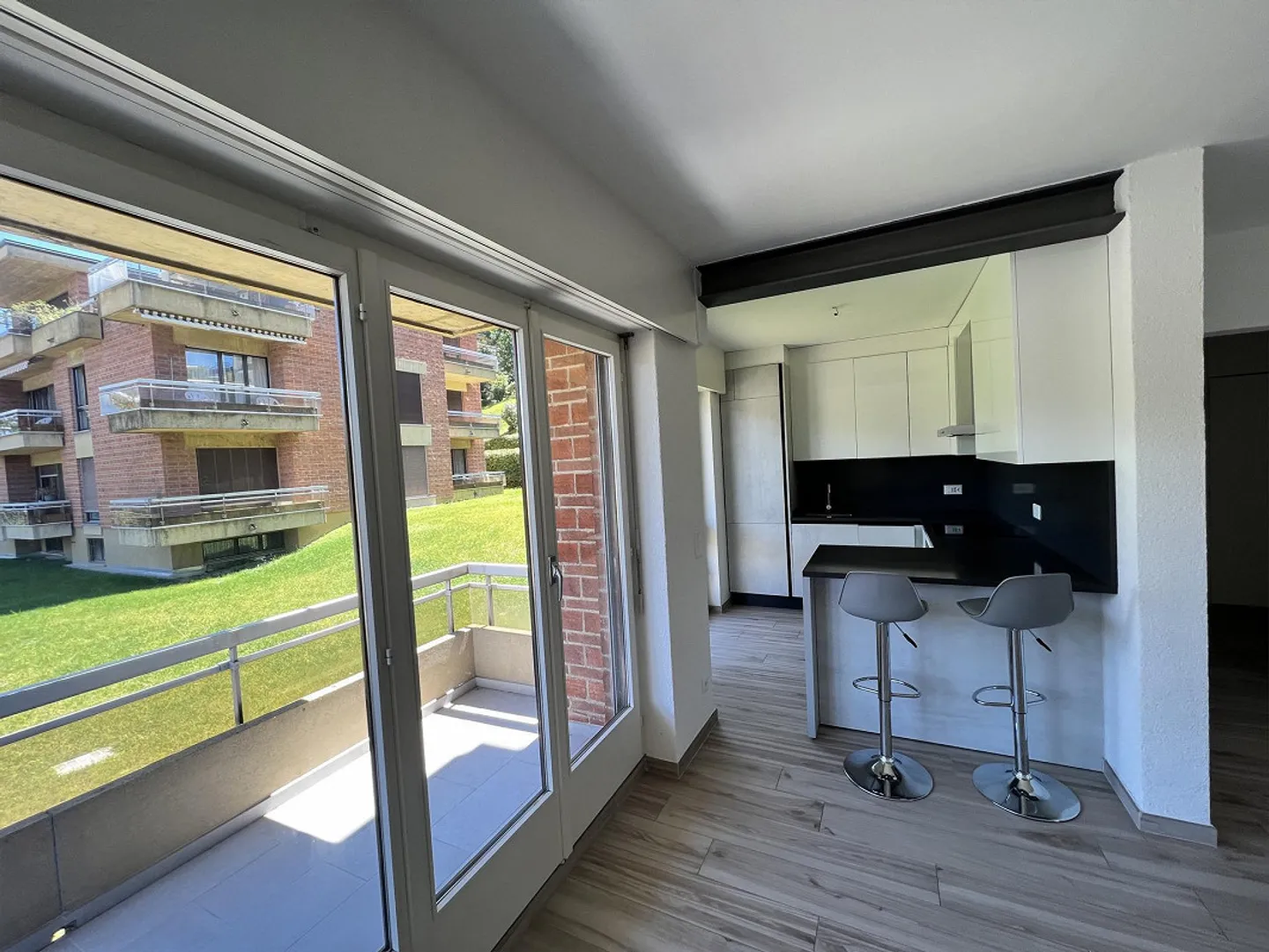 Lugano-Pazzallo – Perfetto appartamento 3.5 locali con terrazze e parcheggio – Come reddito - Foto 1 di 27