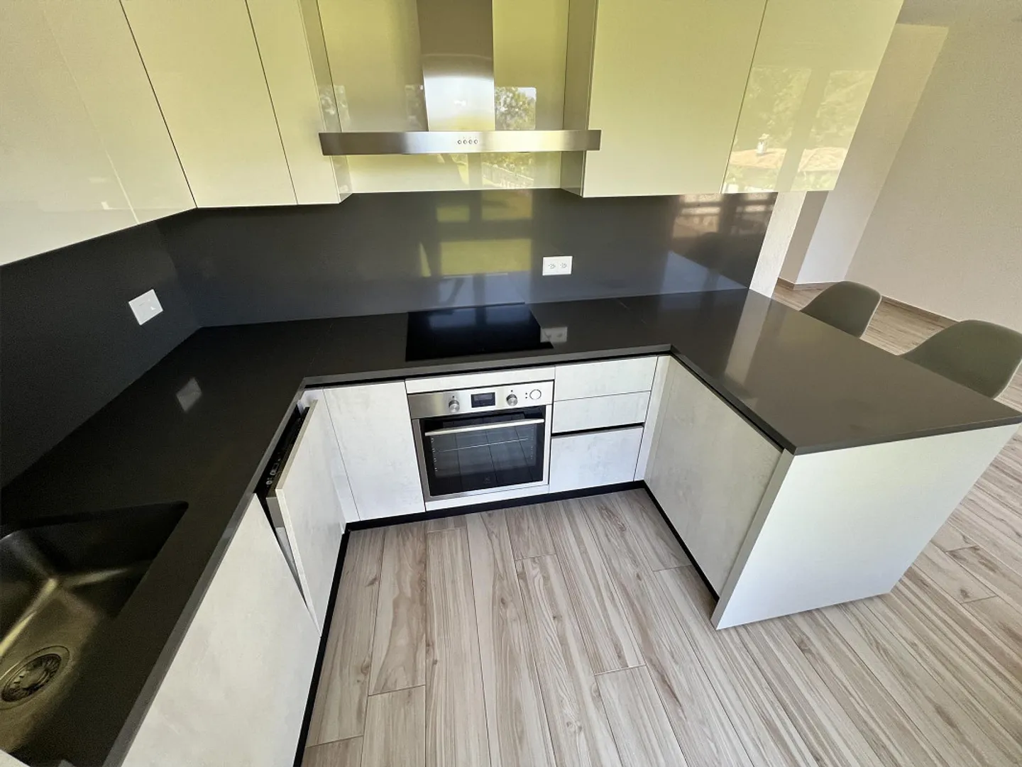 Lugano-Pazzallo – Perfetto appartamento 3.5 locali con terrazze e parcheggio – Come reddito - Foto 2 di 27