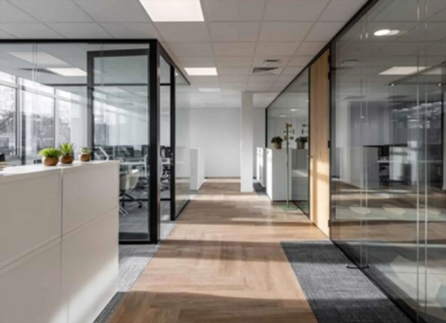 Stabilisciti in questo splendido spazio divisibile di 250 m2, che unisce flessibilità - Foto 1 di 2