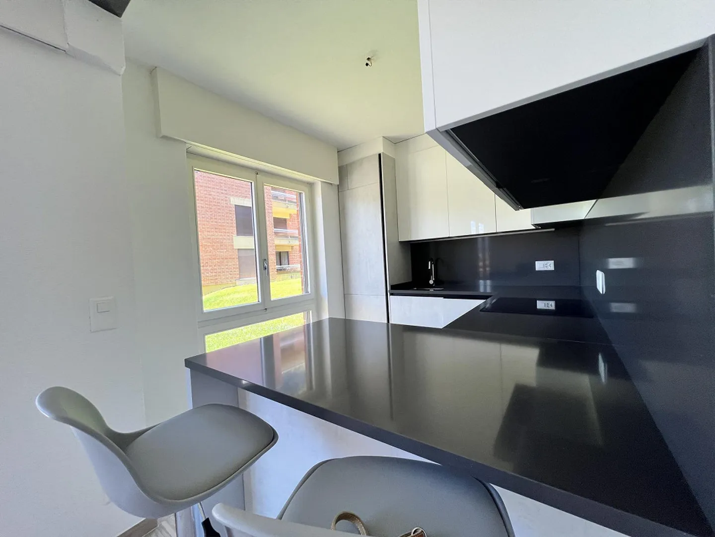 Lugano-Pazzallo – Perfetto appartamento 3.5 locali con terrazze e parcheggio – Come reddito - Foto 8 di 27