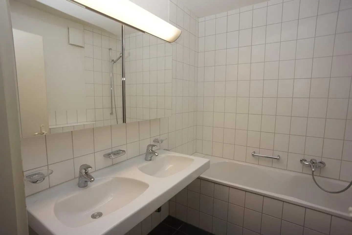 Spacious 4.5-room apartment with garden seating area in a quiet environment - Photo 8 of 10