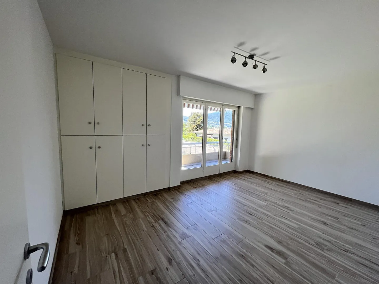 Lugano-Pazzallo – Perfetto appartamento 3.5 locali con terrazze e parcheggio – Come reddito - Foto 21 di 27