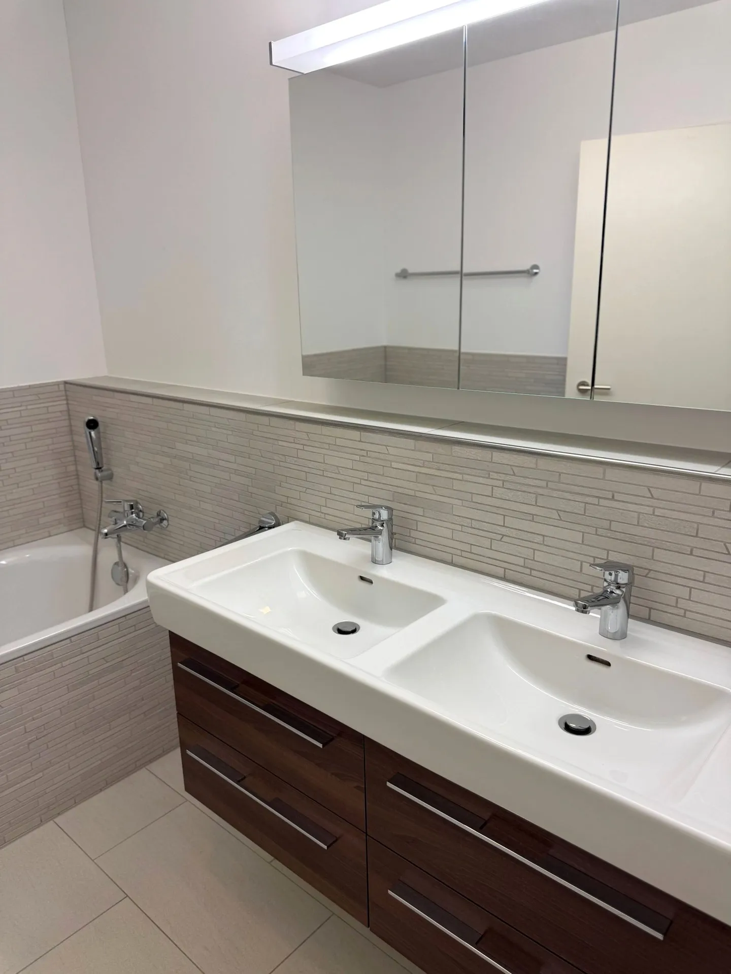 Modern 3.5-room apartment in Gossau with two balconies - Photo 11 of 16