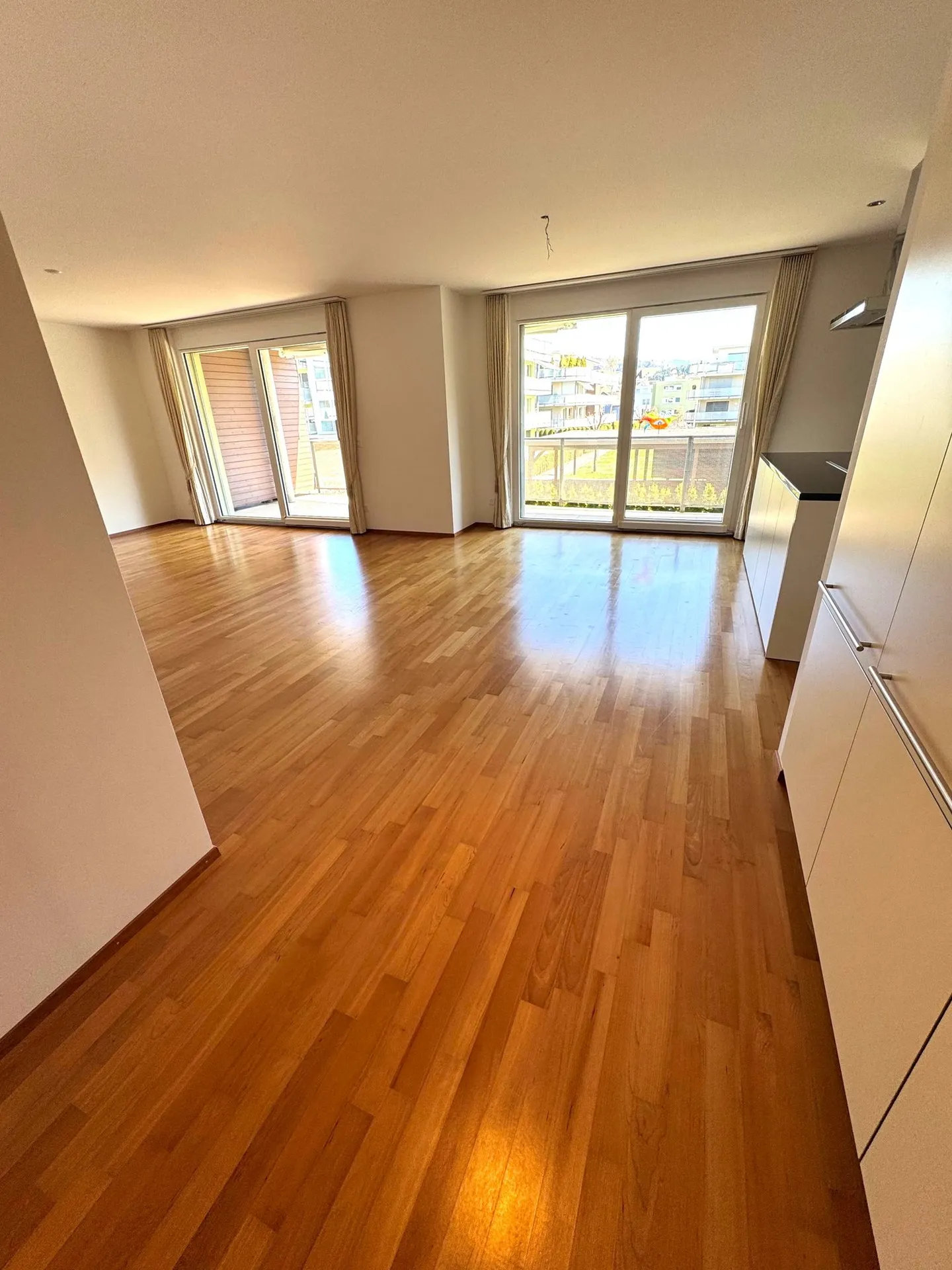 Modern 3.5-room apartment in Gossau with two balconies - Photo 3 of 16