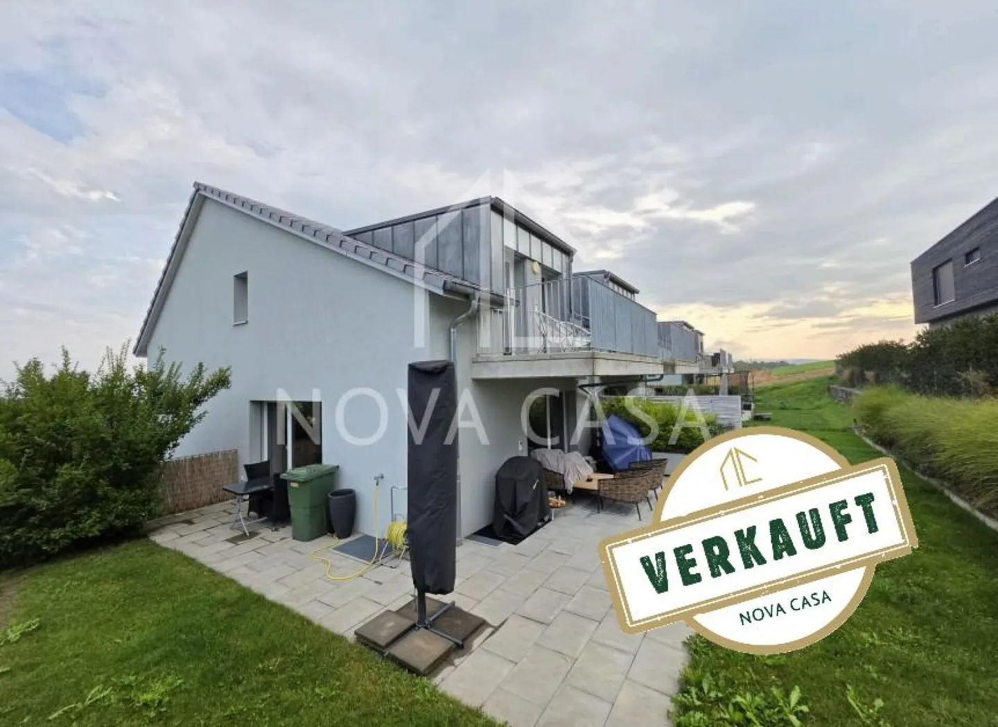 Maison moderne avec caractère de bien-être et terrasse ensoleillée - Photo 1 sur 1