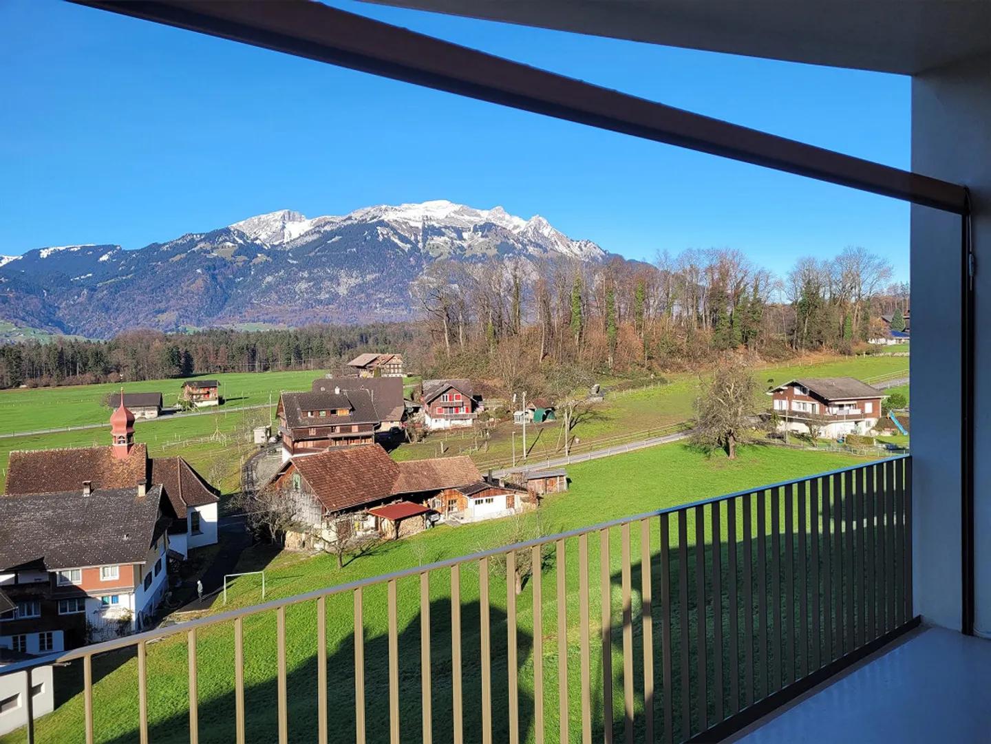 Appartamento 4.5 locali con vista mozzafiato su Obvaldo - Foto 5 di 13