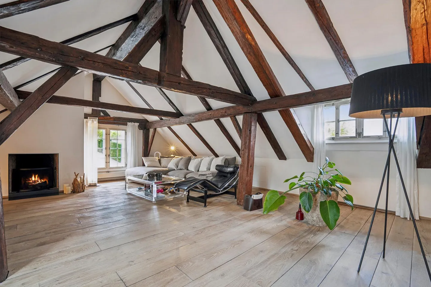 Historical Timber House with Modern Interior Design - Photo 3 of 4