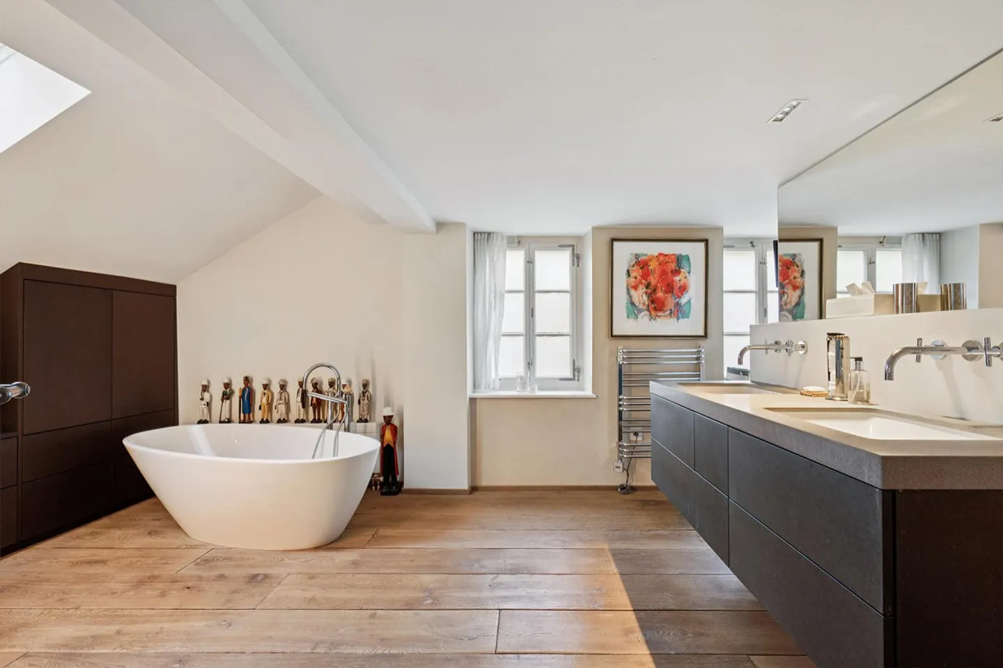 Historical Timber House with Modern Interior Design - Photo 4 of 4