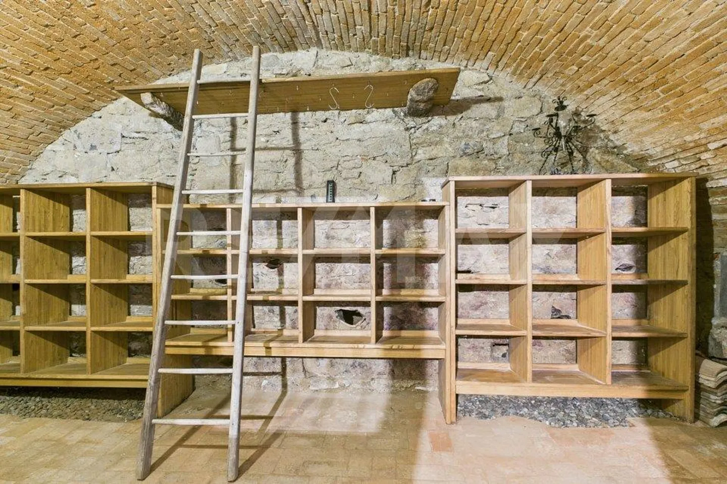 Salorino furnished grotto with wine cellar, large terrace and parking - Photo 9 of 13