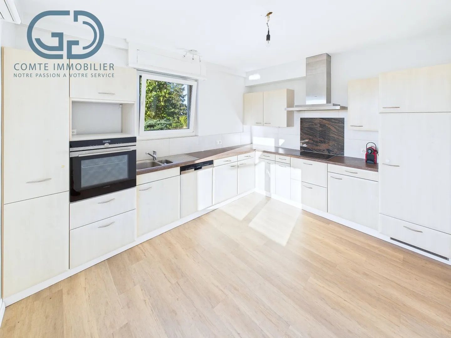 Einzelvilla auf einem großen Grundstück in der Nähe der Natur - Foto 5 von 13