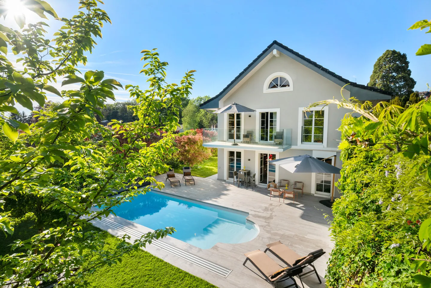 Belle propriété familiale avec vue sur le lac et piscine à Blonay - Photo 2 sur 24