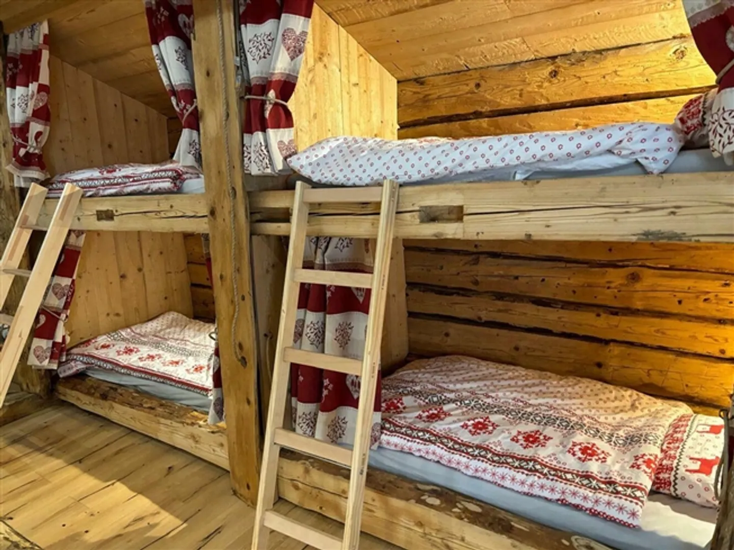 Classe dans sa forme la plus pure. Un chalet authentique. Rénovation appropriée. - Photo 11 sur 15