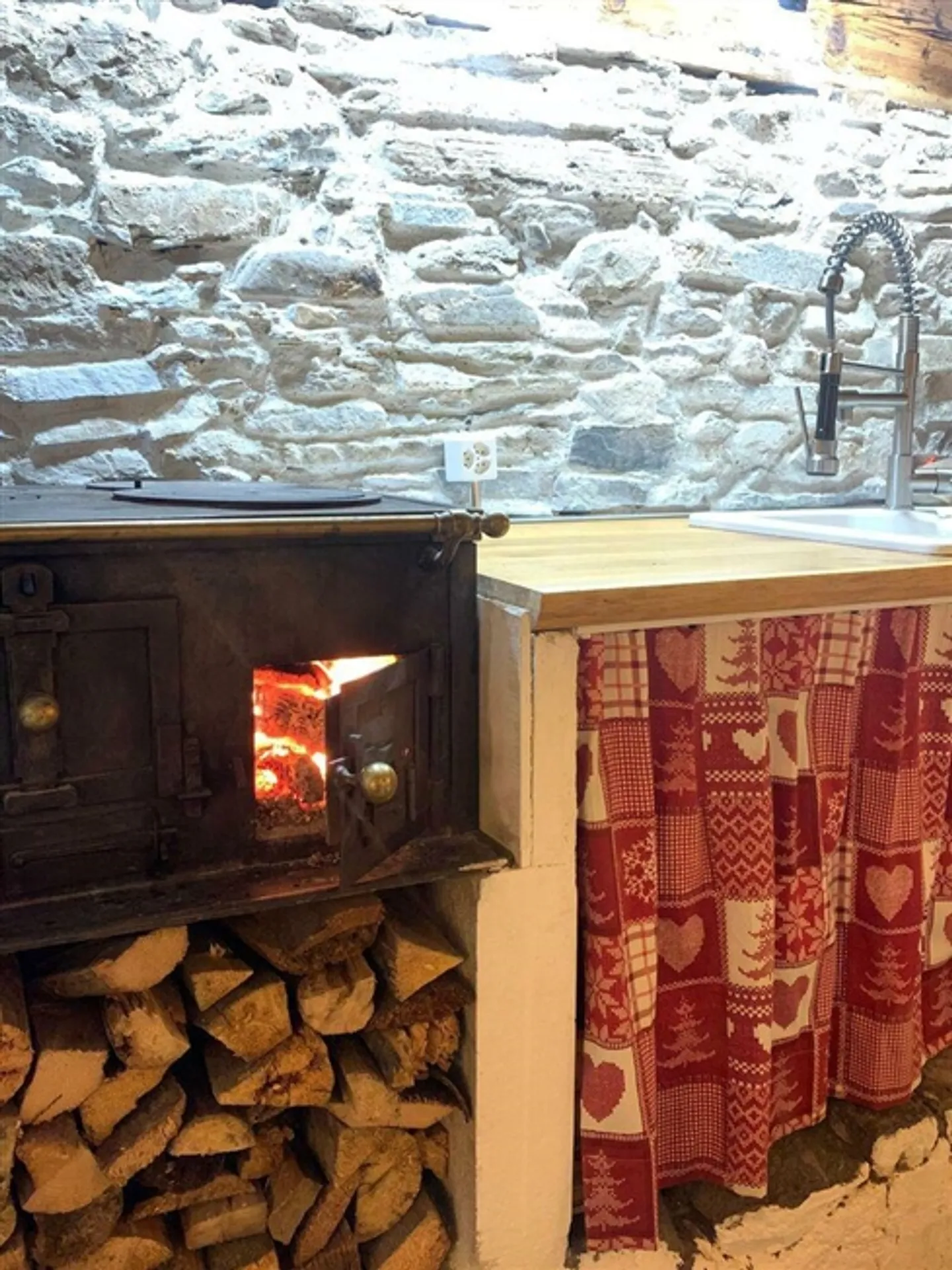 Classe dans sa forme la plus pure. Un chalet authentique. Rénovation appropriée. - Photo 9 sur 15