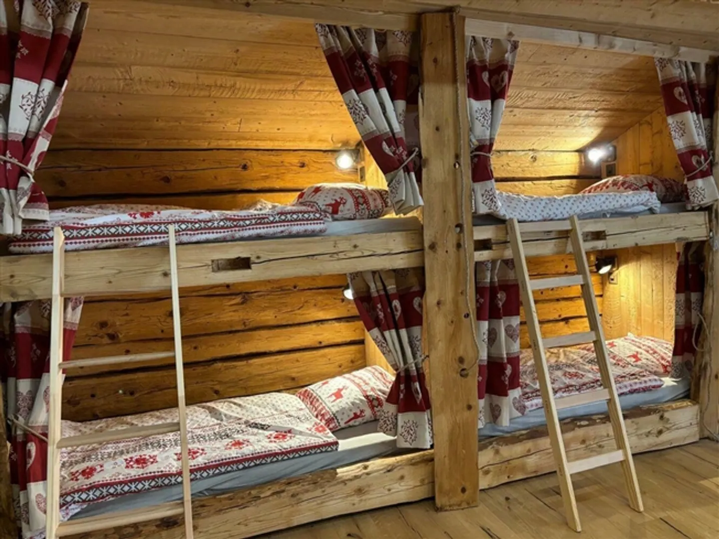 Classe dans sa forme la plus pure. Un chalet authentique. Rénovation appropriée. - Photo 10 sur 15