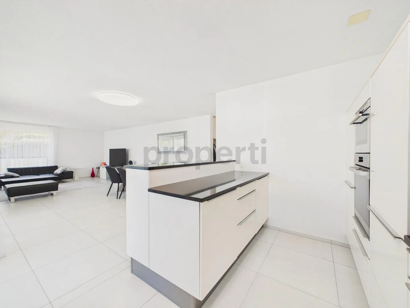 Quatre Chambres, Chauffage au Sol, Place de Parking et Deux Balcons - Photo 4 sur 14