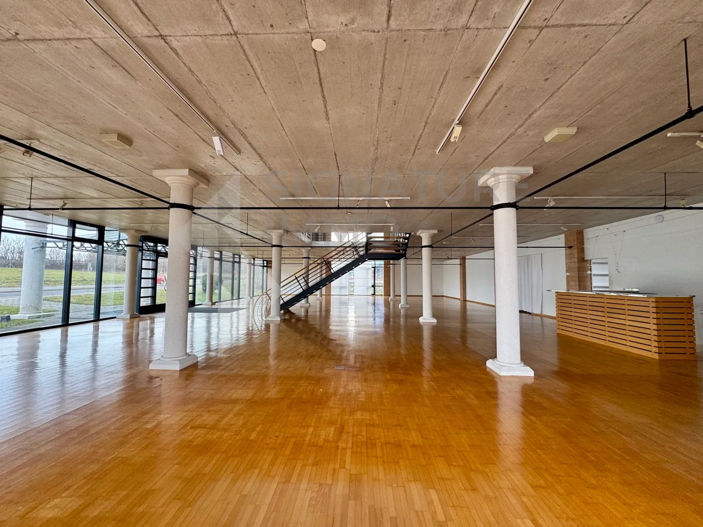 Bright and spacious surface for rent - Photo 3 of 5