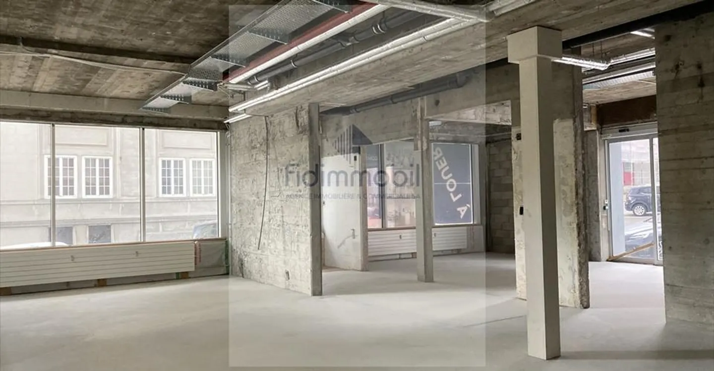 Edificio ad uso misto in affitto - Foto 1 di 10